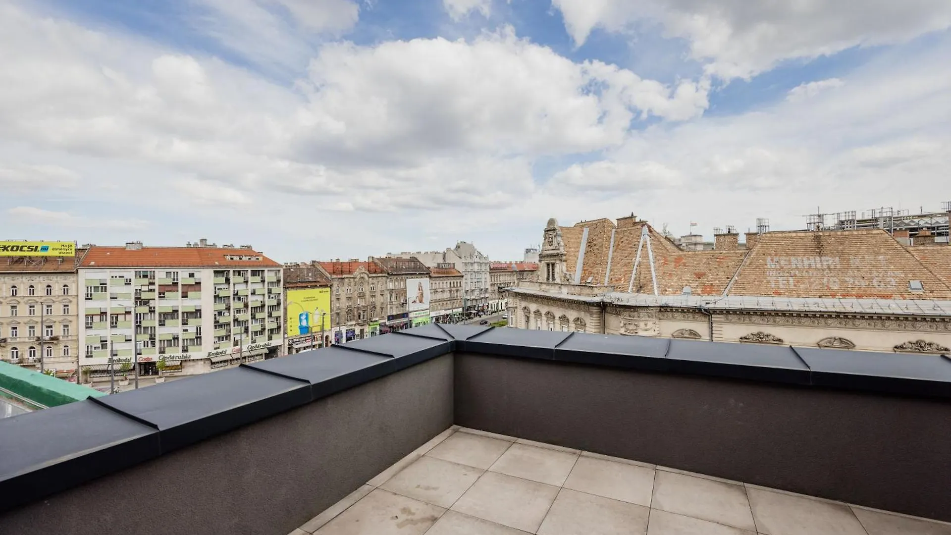 アパート Penthouse With City View And Parking For Two ブダペスト