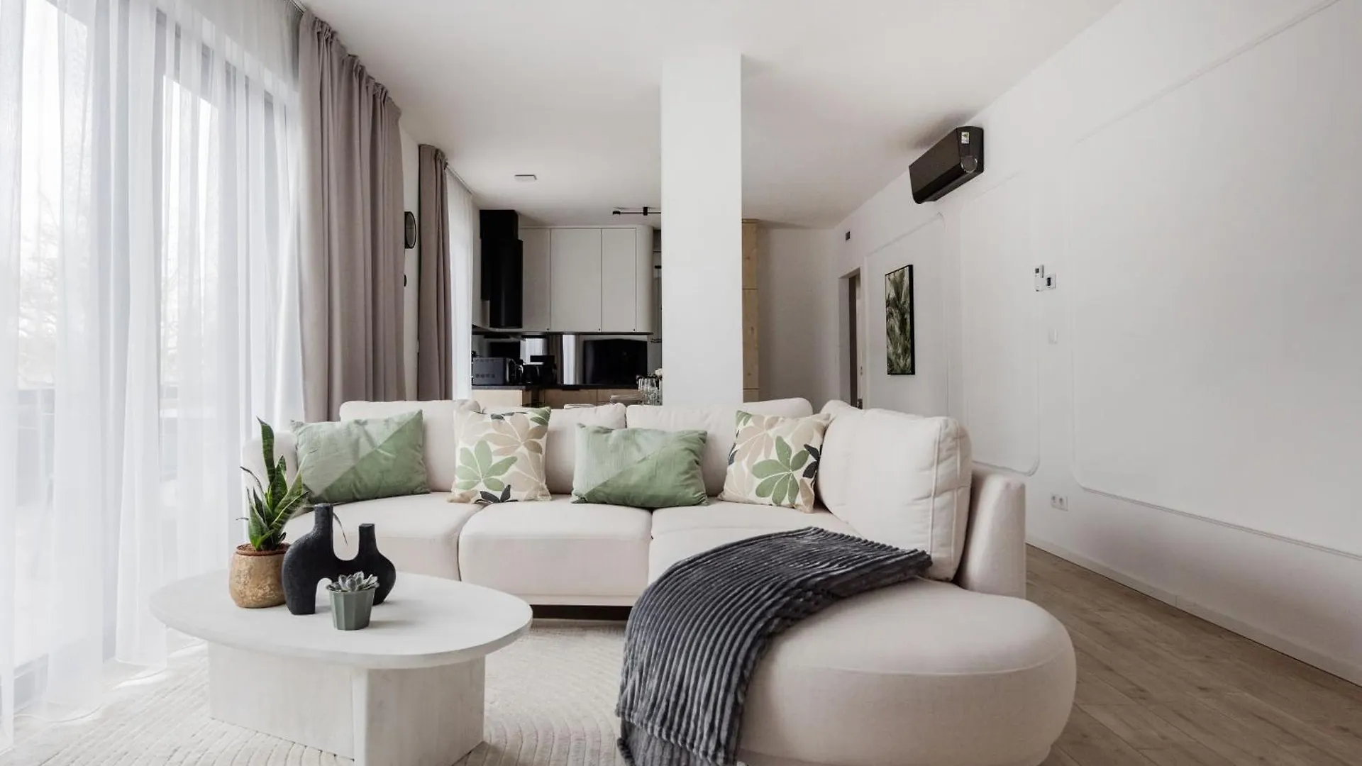 Penthouse With City View And Parking For Two Budapest 0*,
